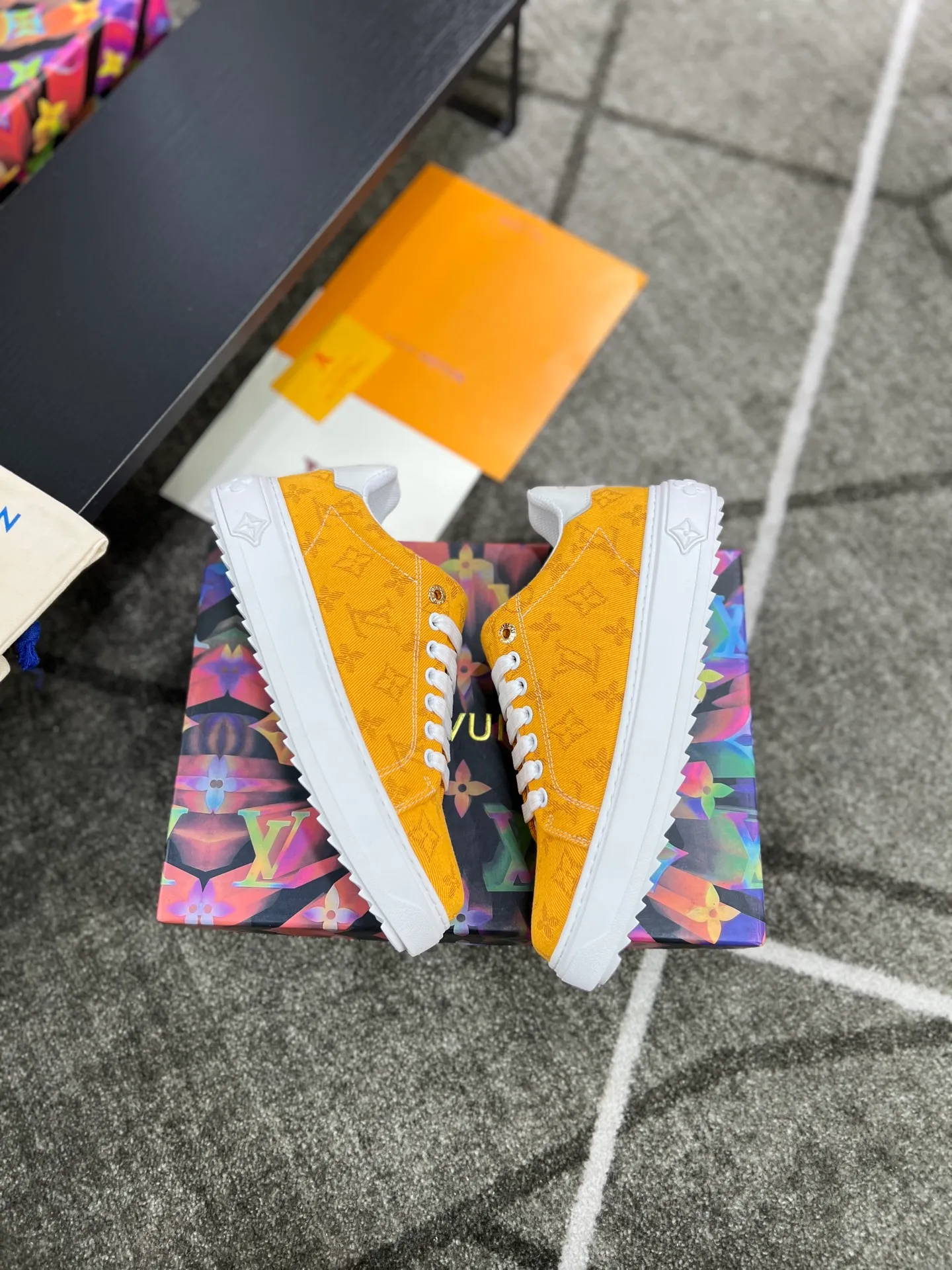 Factory price: 520💰LOUIS VUITTON [Louis VUITTON] New trendy Lv is on the market🎁, casual and fashionable men's shoes👟The upper is made of imported original fabric + cowhide mesh lining, the original wear-resistant rubber outsole, the version is simple and elegant, exclusive for trendy men, six colors available, code number: 38-44, customized 45, 46